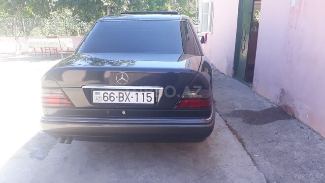Mercedes E 300 1994, 380,000 km - 3.0 l - Yevlax