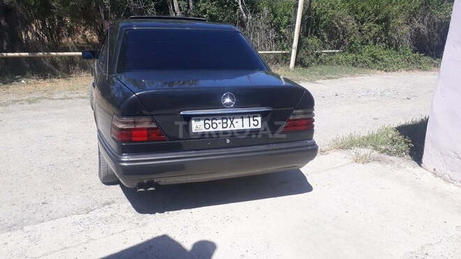 Mercedes E 300 1994, 380,000 km - 3.0 l - Yevlax