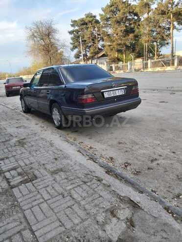 Mercedes E 300 1994, 380,000 km - 3.0 l - Yevlax