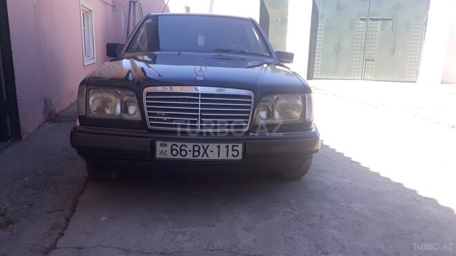 Mercedes E 300 1994, 380,000 km - 3.0 l - Yevlax