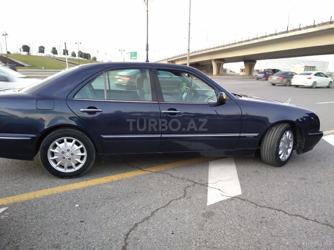 Mercedes E 220 2000, 291,521 km - 2.2 l - Bakı