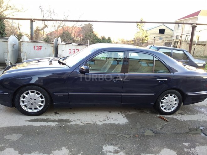 Mercedes E 220 2000, 291,521 km - 2.2 l - Bakı