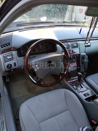 Mercedes E 220 2000, 291,521 km - 2.2 l - Bakı