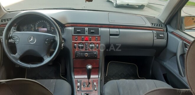 Mercedes E 220 1999, 250,000 km - 2.2 l - Sumqayıt