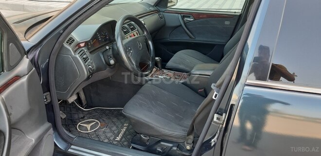 Mercedes E 220 1999, 250,000 km - 2.2 l - Sumqayıt