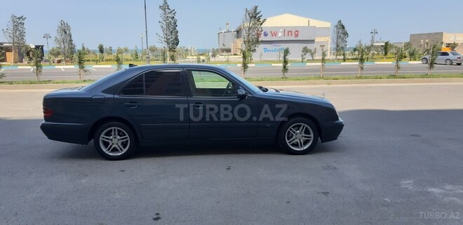 Mercedes E 220 1999, 250,000 km - 2.2 l - Sumqayıt