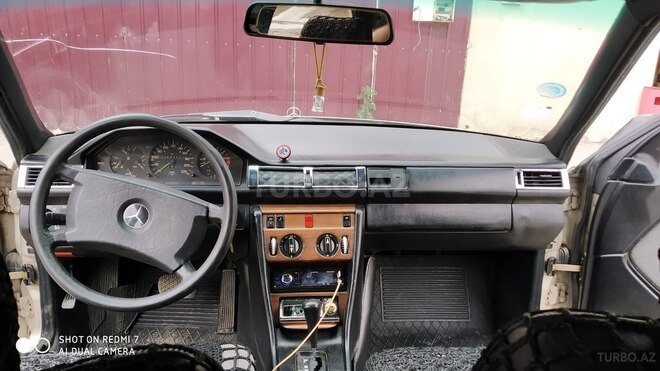 Mercedes E 230 1987, 300,000 km - 2.3 l - Gəncə