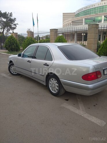 Mercedes E 240 1996, 100,000 km - 2.4 л - Qazax