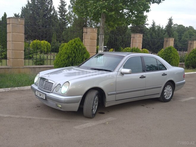 Mercedes E 240 1996, 100,000 km - 2.4 л - Qazax