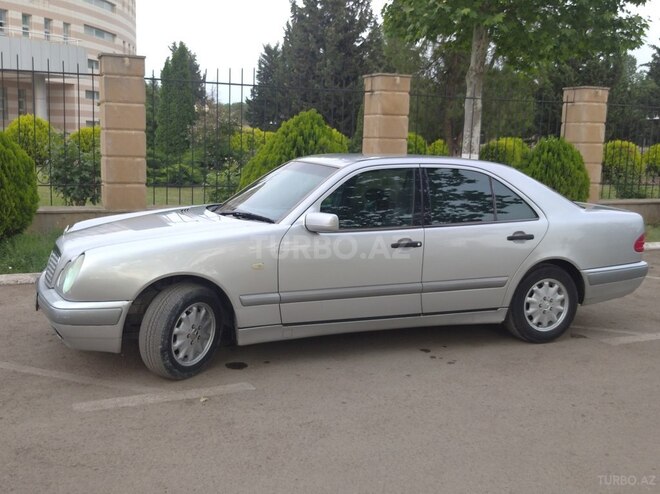 Mercedes E 240 1996, 100,000 km - 2.4 л - Qazax