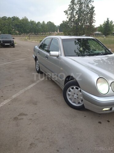 Mercedes E 240 1996, 100,000 km - 2.4 л - Qazax