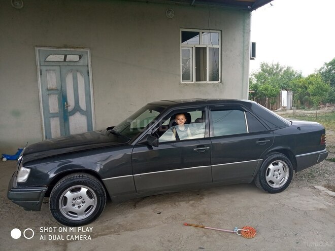 Mercedes E 200 1993, 202,530 km - 2.0 л - Bərdə