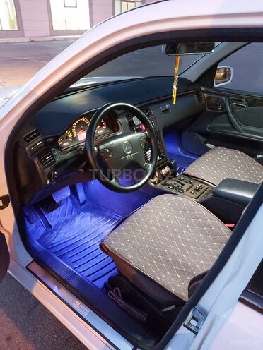 Mercedes E 320 2000, 128,300 km - 3.2 л - Bakı