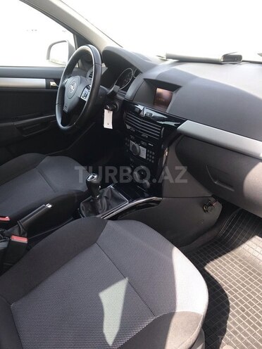 Opel Astra 2010, 176,300 km - 1.3 l - Bakı