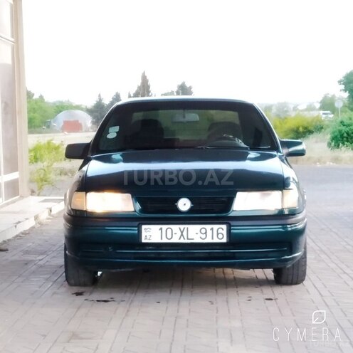 Opel Vectra 1995, 300,000 km - 1.6 l - Qusar