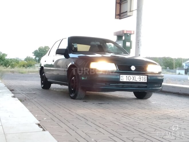 Opel Vectra 1995, 300,000 km - 1.6 l - Qusar