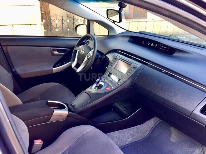 Toyota Prius 2015, 105,000 km - 1.8 l - Bakı