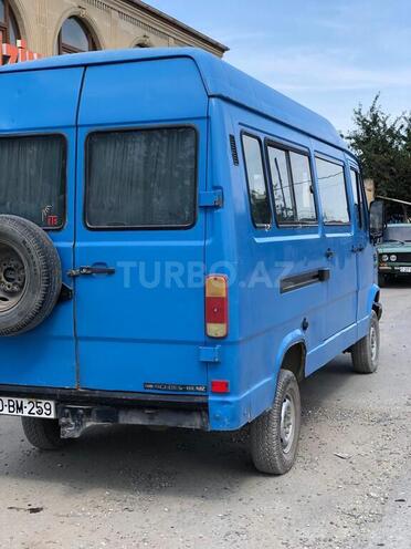 Mercedes Sprinter 208 1991, 360,400 km - 2.3 л - Quba