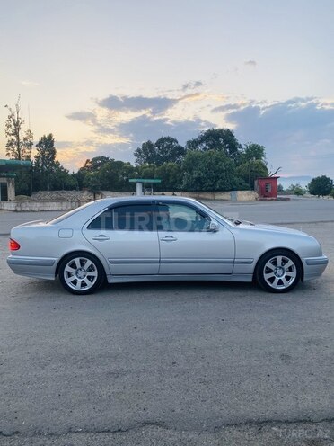 Mercedes E 220 2001, 280,546 km - 2.2 l - Bakı