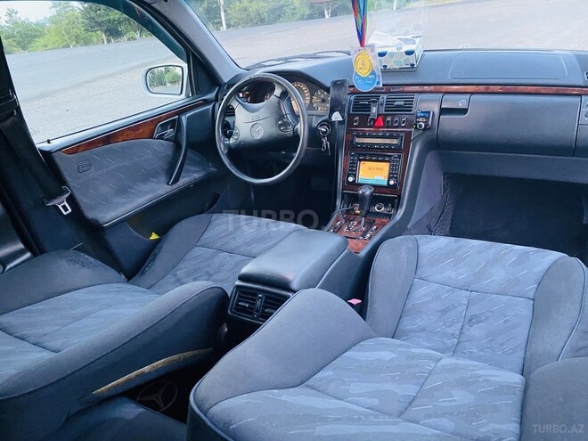Mercedes E 220 2001, 280,546 km - 2.2 l - Bakı