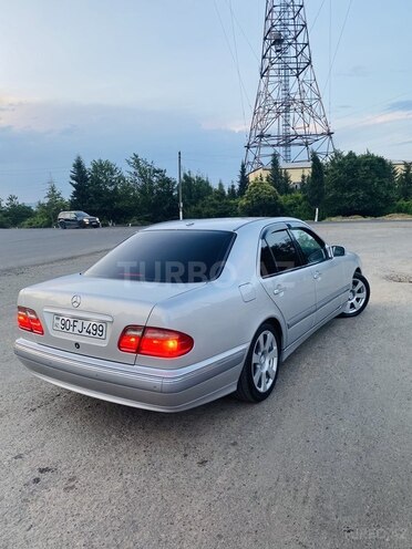Mercedes E 220 2001, 280,546 km - 2.2 l - Bakı