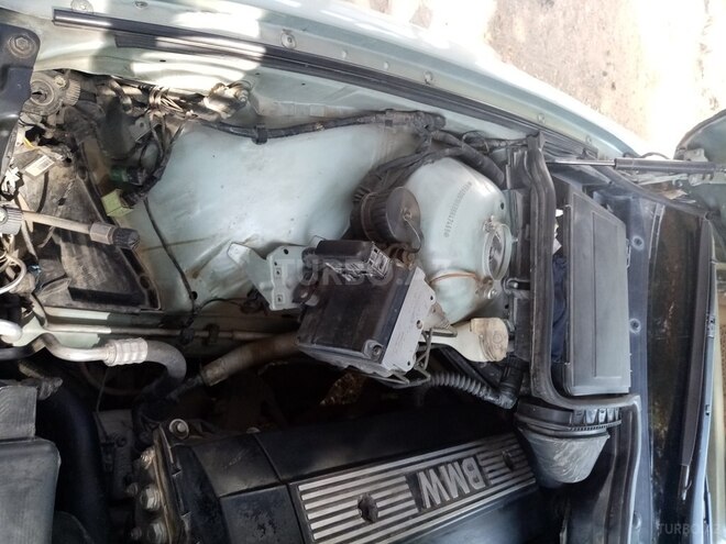 BMW 528 1998, 299,000 km - 2.8 l - Sumqayıt