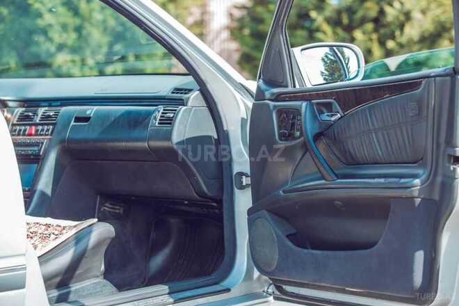 Mercedes E 220 2000, 299,147 km - 2.2 л - Gəncə