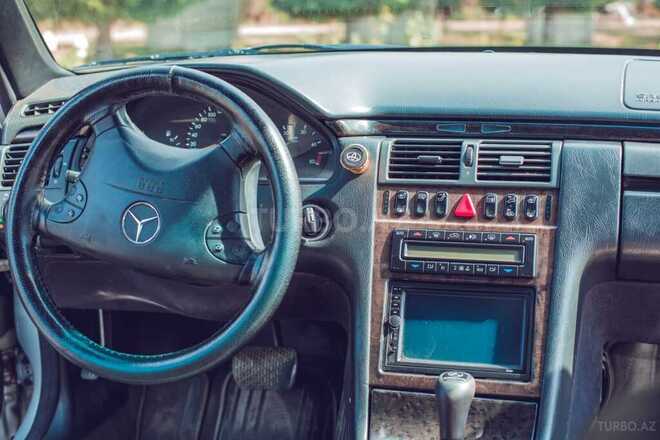 Mercedes E 220 2000, 299,147 km - 2.2 л - Gəncə