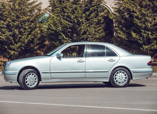 Mercedes E 220 2000, 299,147 km - 2.2 л - Gəncə
