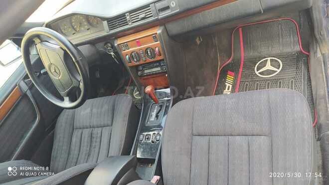 Mercedes E 200 1992, 332,500 km - 2.0 l - Bakı