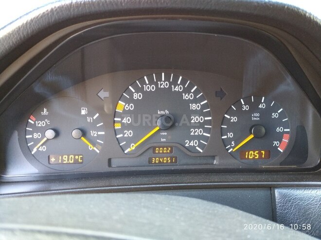 Mercedes E 230 1996, 300,000 km - 2.3 l - Zaqatala