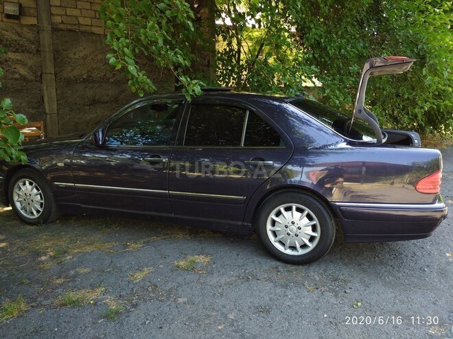 Mercedes E 230 1996, 300,000 km - 2.3 l - Zaqatala