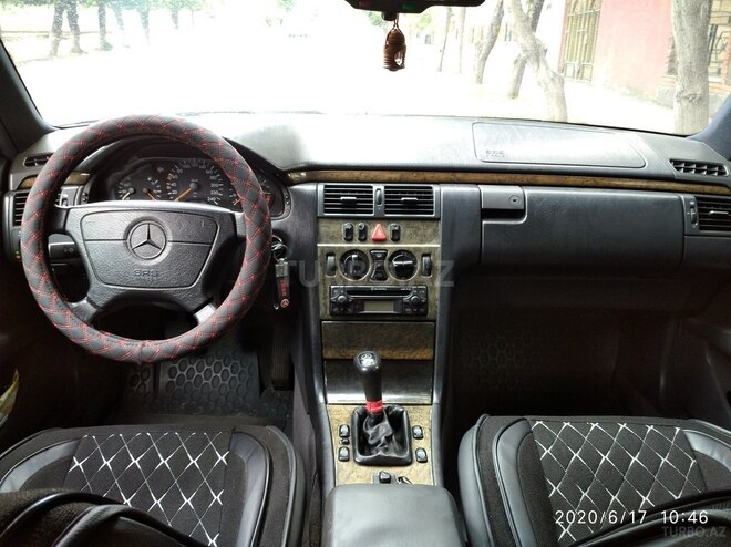 Mercedes E 230 1996, 300,000 km - 2.3 l - Zaqatala