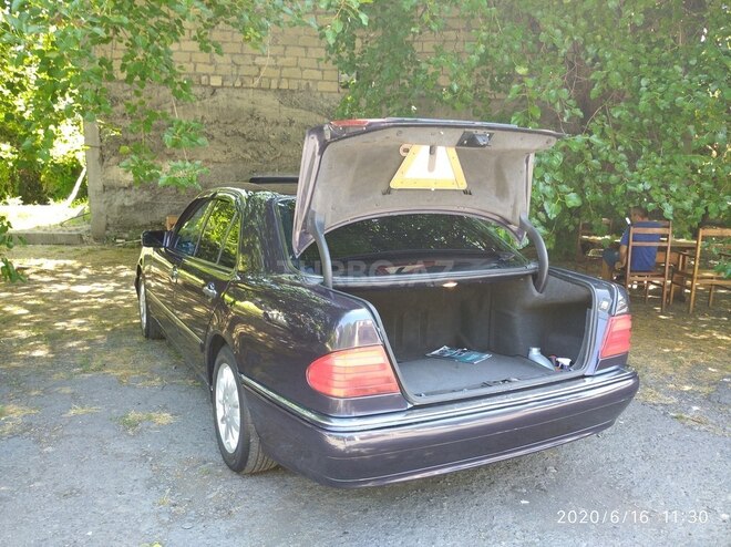 Mercedes E 230 1996, 300,000 km - 2.3 l - Zaqatala