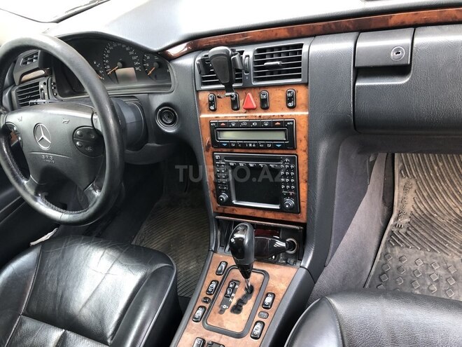 Mercedes E 240 2001, 284,000 km - 2.6 l - Bakı