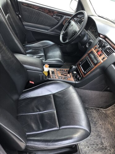 Mercedes E 240 2001, 284,000 km - 2.6 l - Bakı