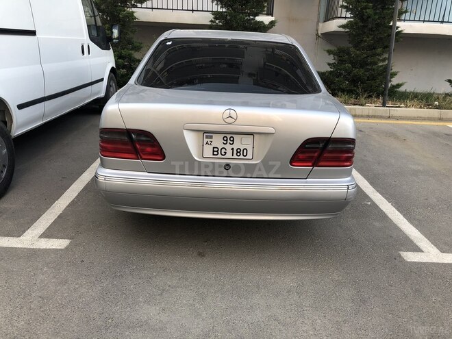 Mercedes E 240 2001, 284,000 km - 2.6 l - Bakı