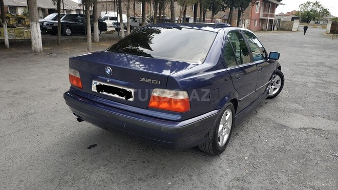 BMW 320 1994, 313,000 km - 2.0 l - Zaqatala