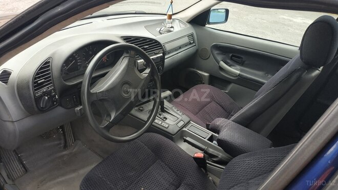 BMW 320 1994, 313,000 km - 2.0 l - Zaqatala