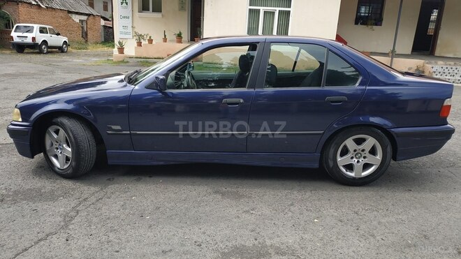 BMW 320 1994, 313,000 km - 2.0 l - Zaqatala