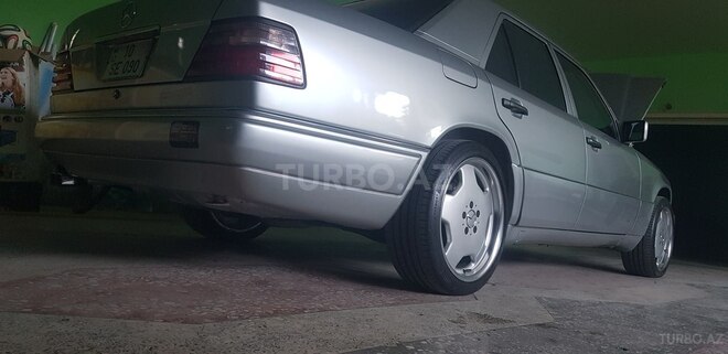 Mercedes E 320 1994, 196,421 km - 3.2 л - Mingəçevir