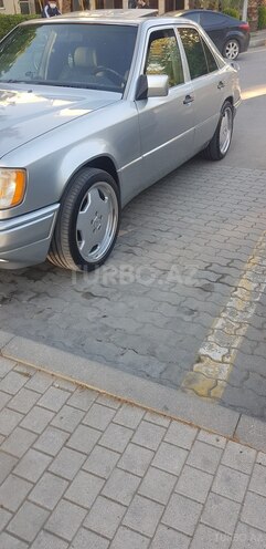 Mercedes E 320 1994, 196,421 km - 3.2 л - Mingəçevir