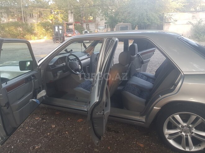 Mercedes E 320 1994, 196,421 km - 3.2 л - Mingəçevir