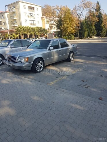 Mercedes E 320 1994, 196,421 km - 3.2 л - Mingəçevir