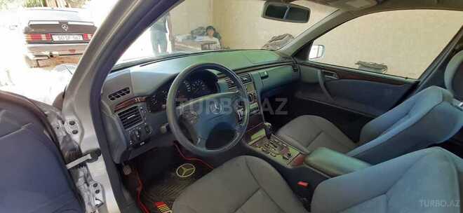 Mercedes E 240 2001, 157,476 km - 2.4 л - Şabran