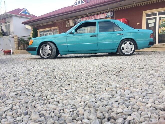 Mercedes E 260 1985, 116,798 km - 2.6 л - Sumqayıt
