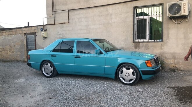 Mercedes E 260 1985, 116,798 km - 2.6 л - Sumqayıt