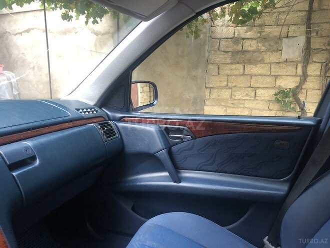 Mercedes E 240 1999, 386,000 km - 2.4 l - Bakı