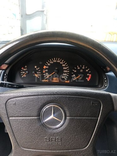 Mercedes E 240 1999, 386,000 km - 2.4 l - Bakı