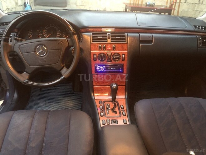 Mercedes E 240 1999, 386,000 km - 2.4 l - Bakı